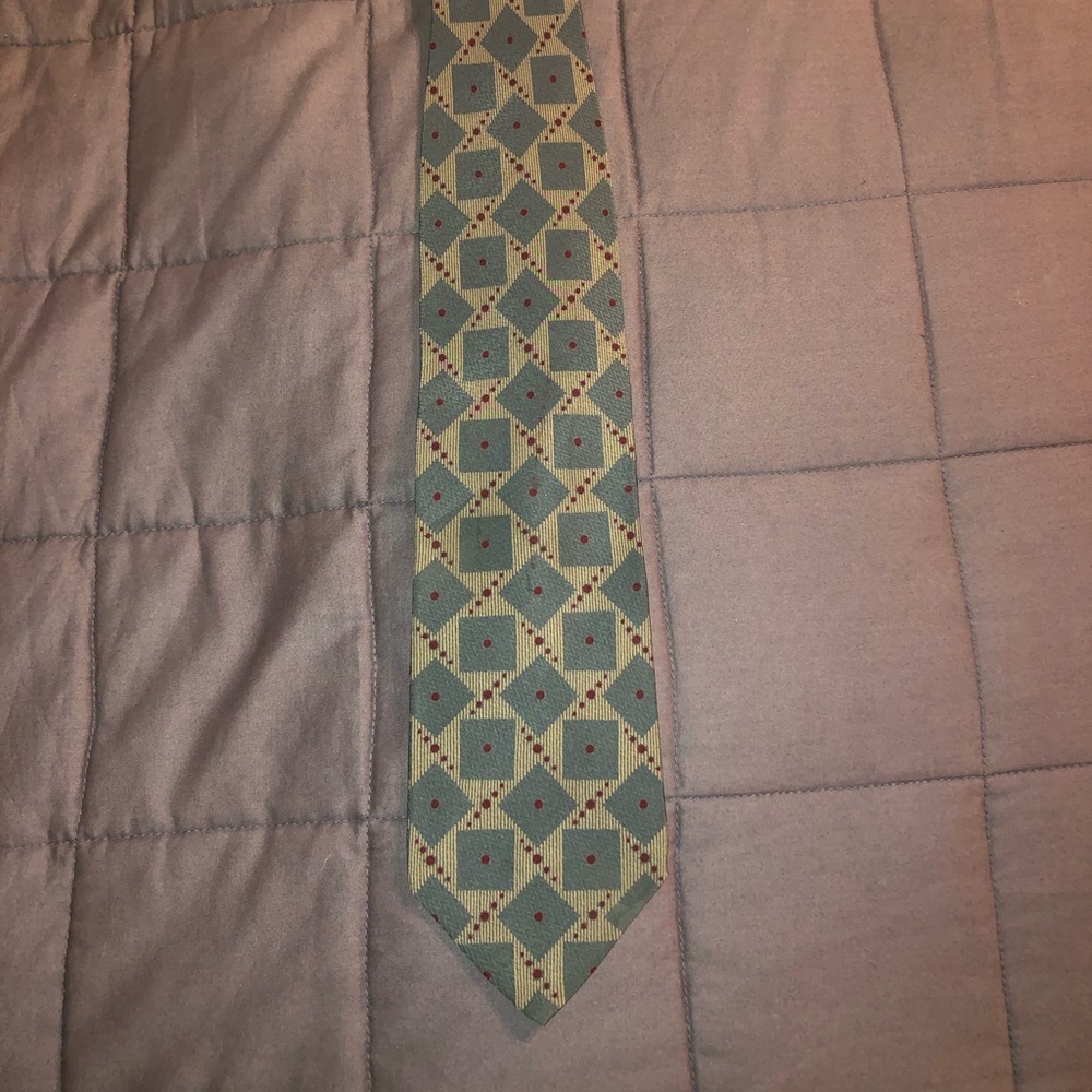 Giorgio Armani men’s 100% silk tie